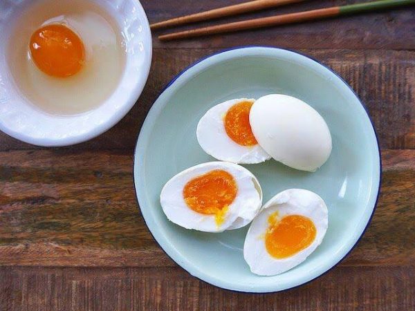 ăn trứng muối có béo không, ăn trứng muối có mập không, Trứng muối bao nhiêu calo, trứng muối giảm cân không, trứng muối giảm cân